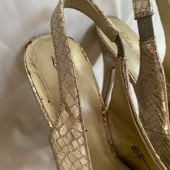 Lulu Townsend Gold Snakeskin Pump - Picture 4 of 6